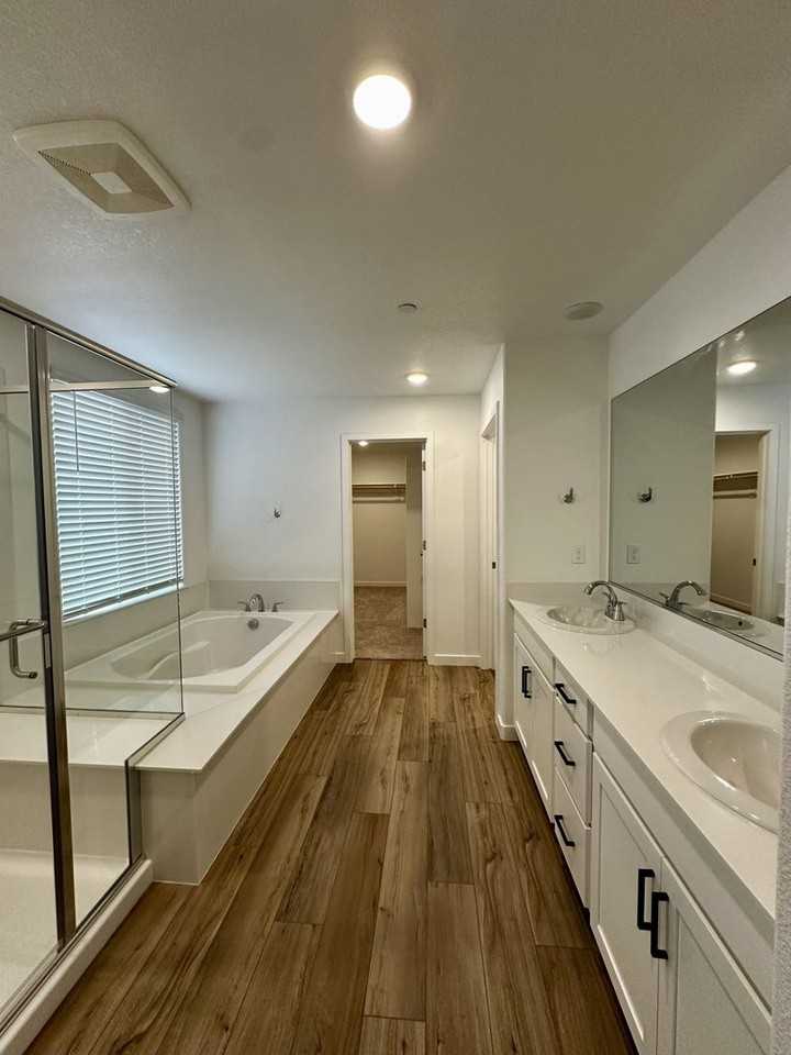 1724 Eiffel St - Photo 7 of 13