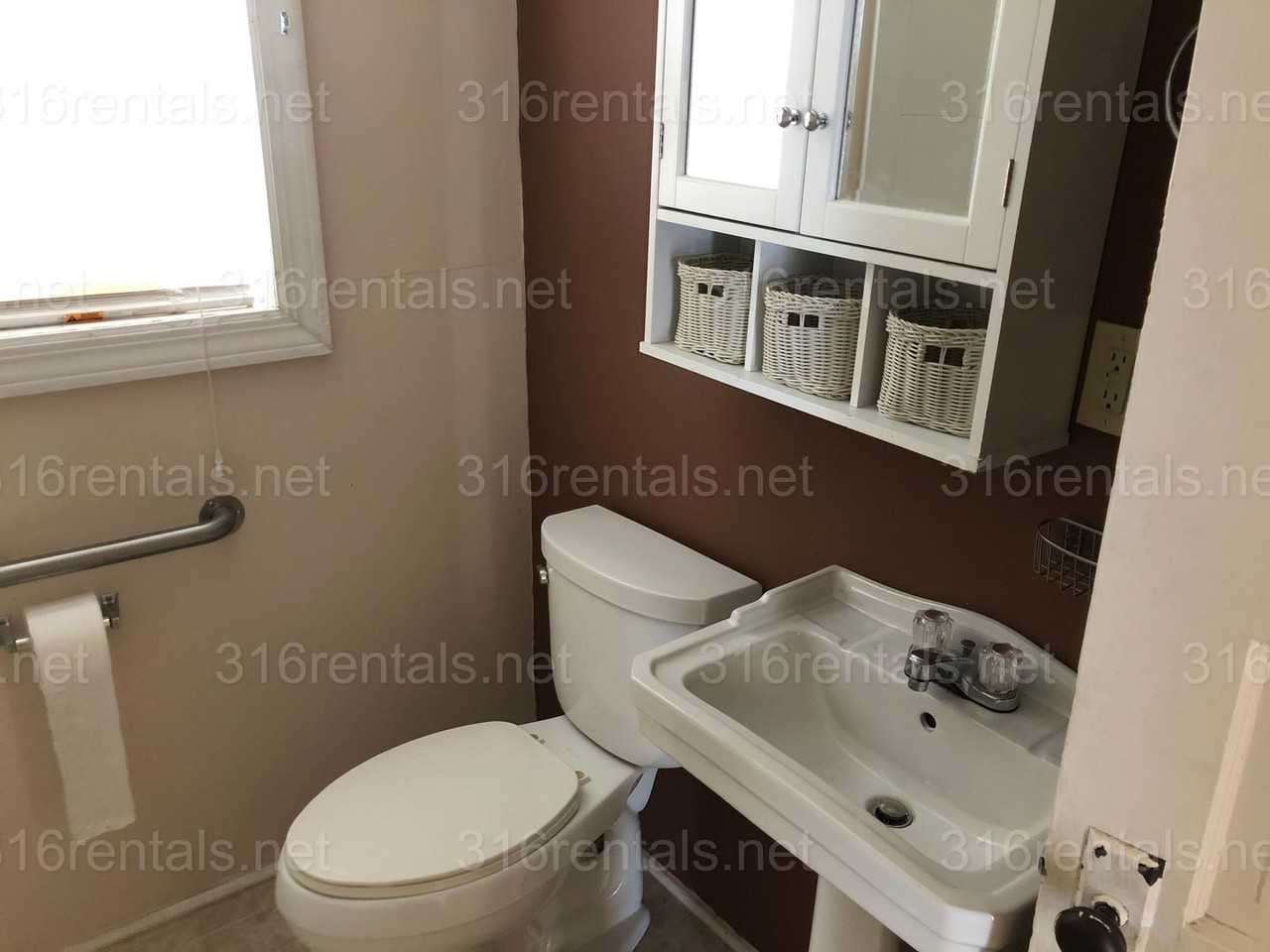 225 W Thornton St - Photo 3 of 11