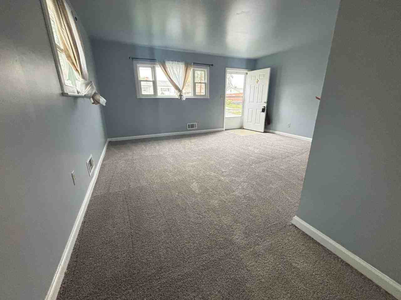 4230 Moomaw Avenue Northwest - Photo 4 of 33