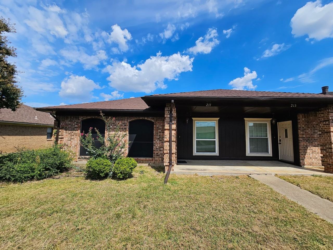 211 Cole St - Photo 2 of 22