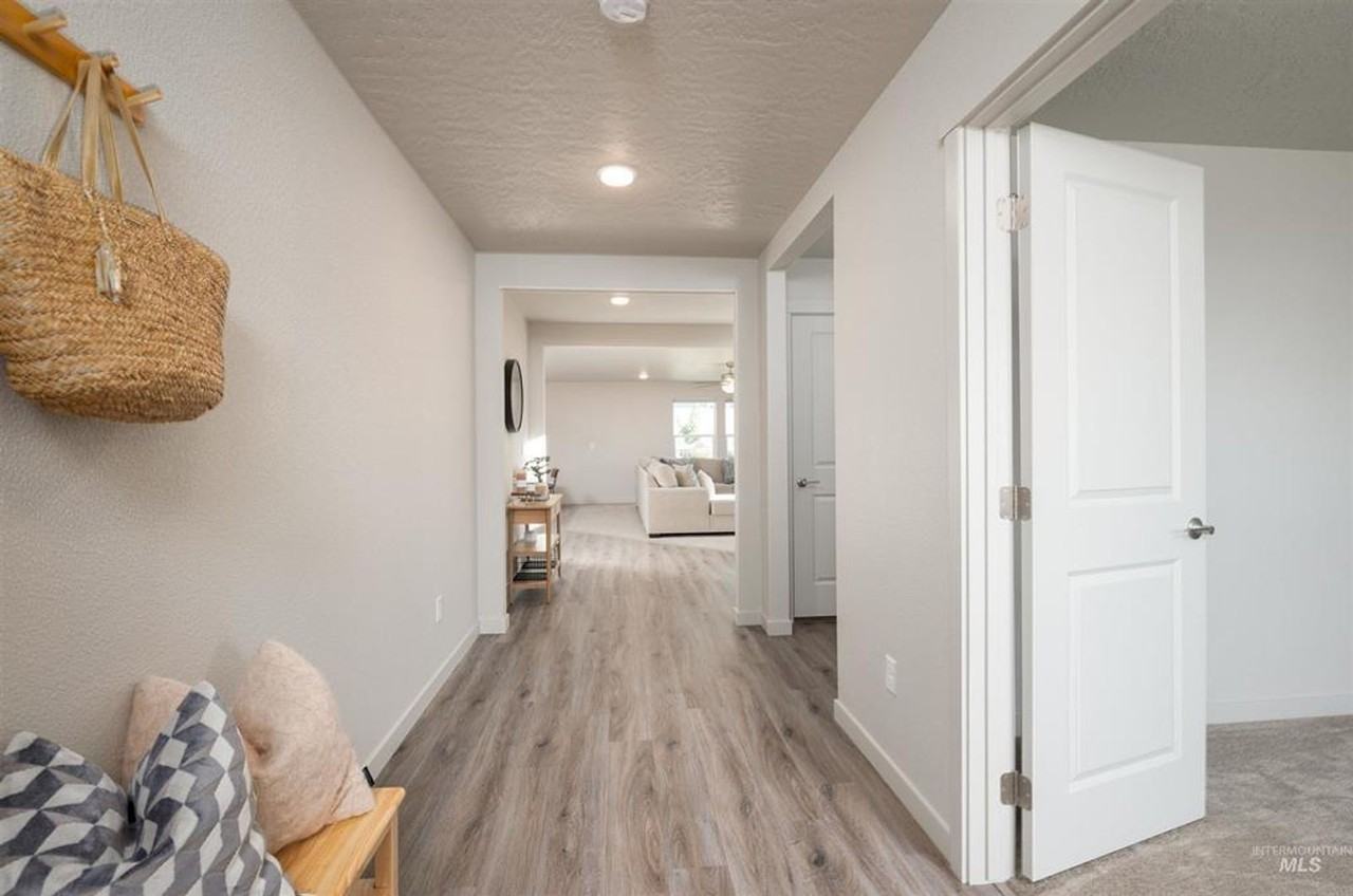 9173 W Stonewood Dr - Photo 2 of 36