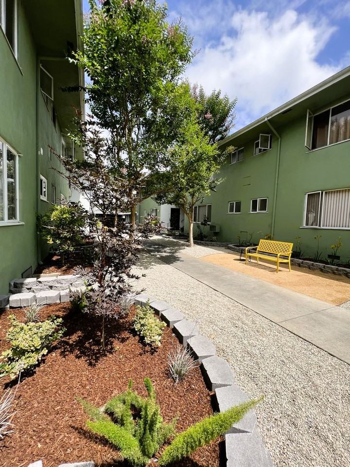 227 W Alameda Ave - Photo 2 of 21