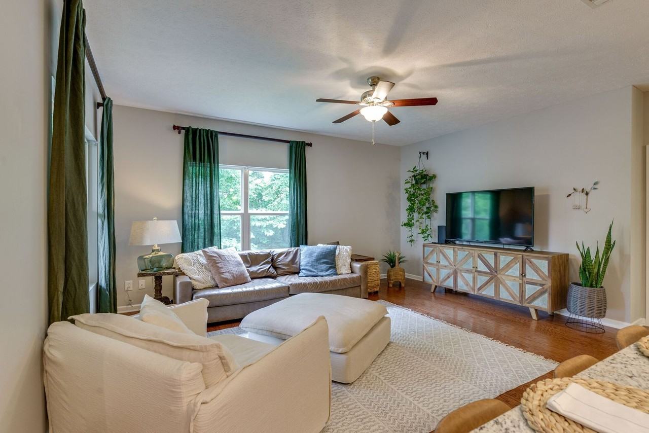 9136 Carissa Dr - Photo 2 of 22