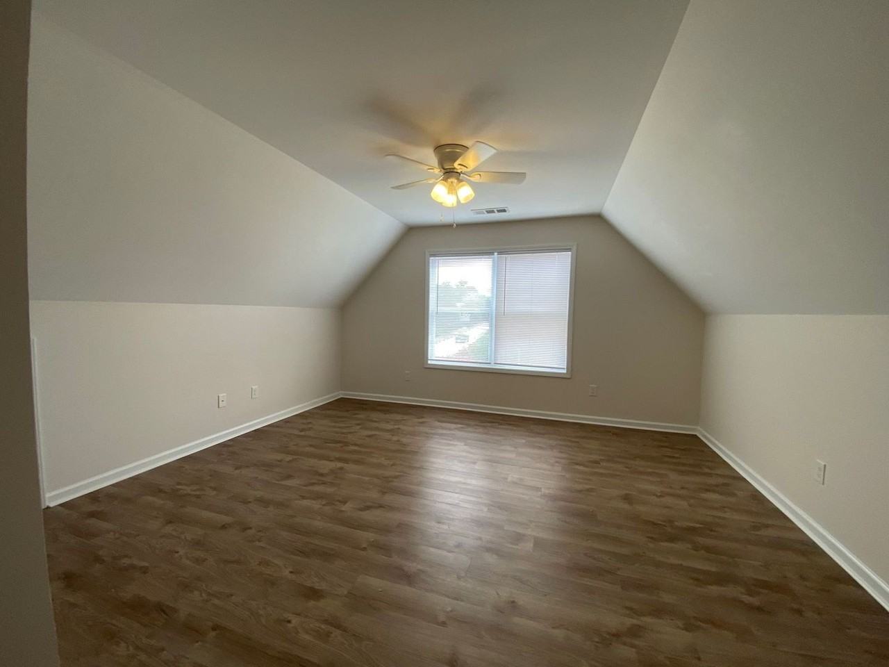 483 First St - Photo 6 of 11