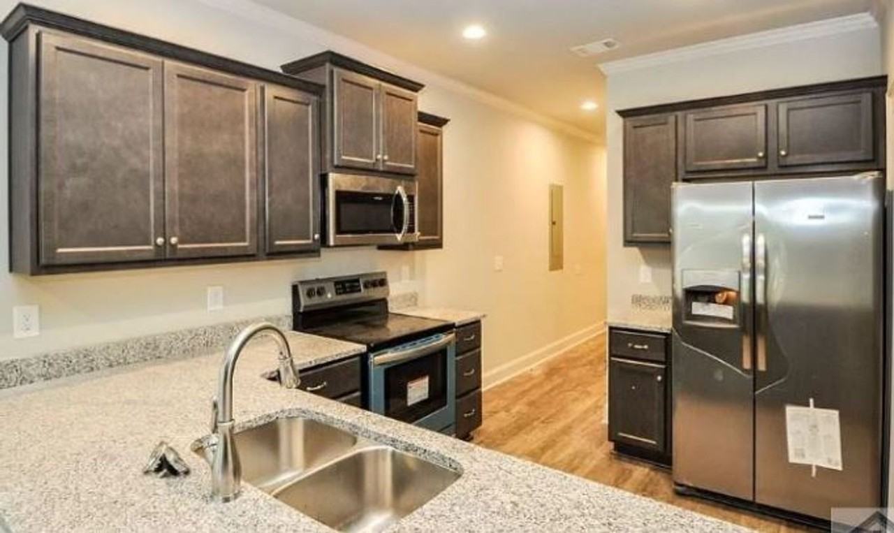 546 N Peter St - Photo 3 of 11