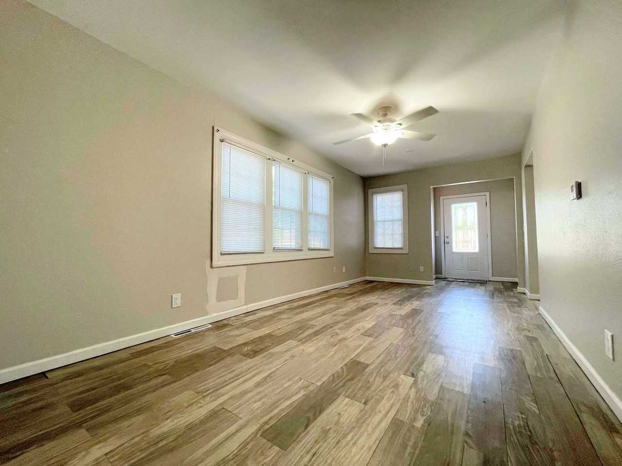 2625 N Adams St - Photo 3 of 20
