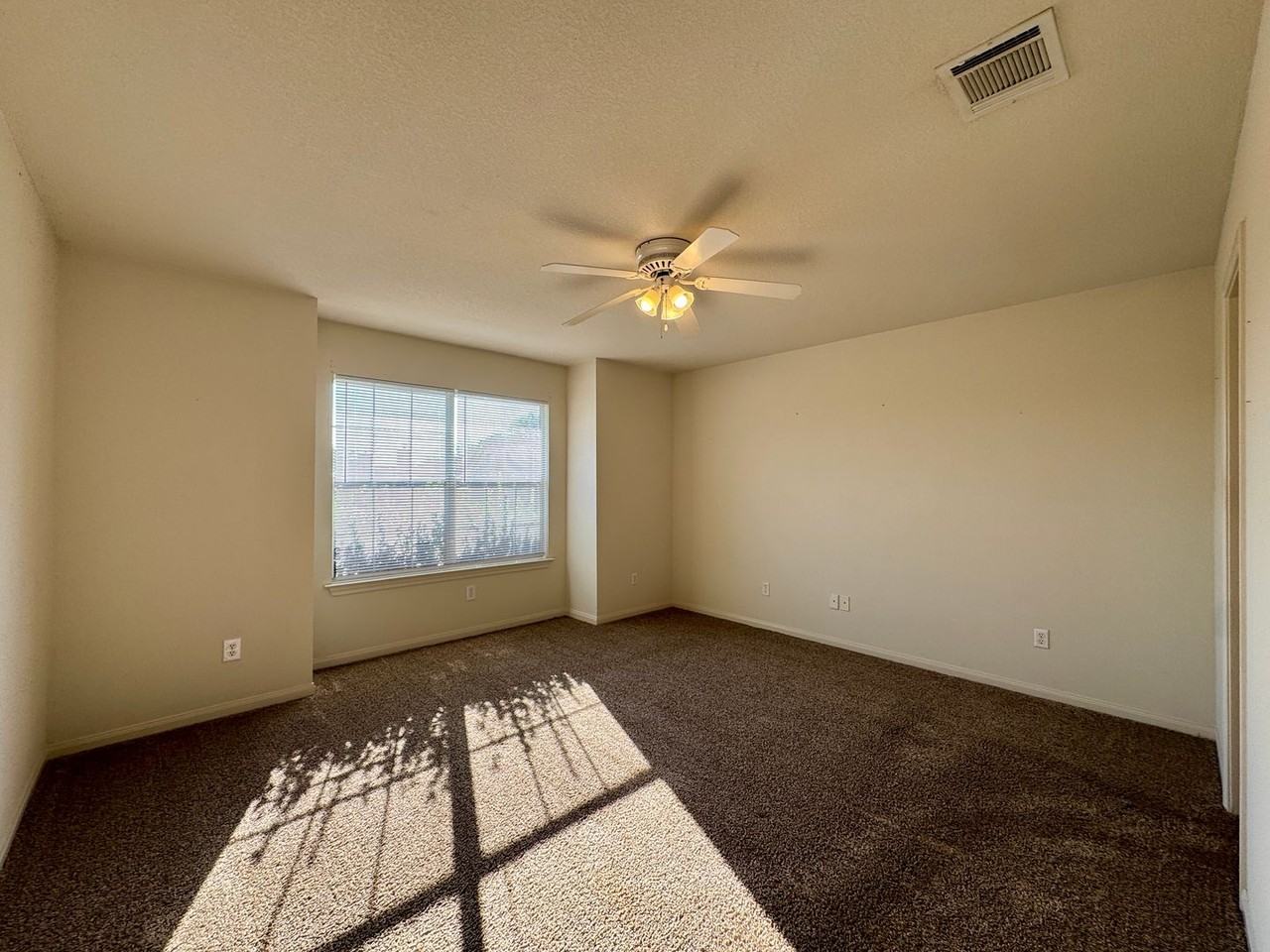 210 Cathy Drive - Photo 4 of 11