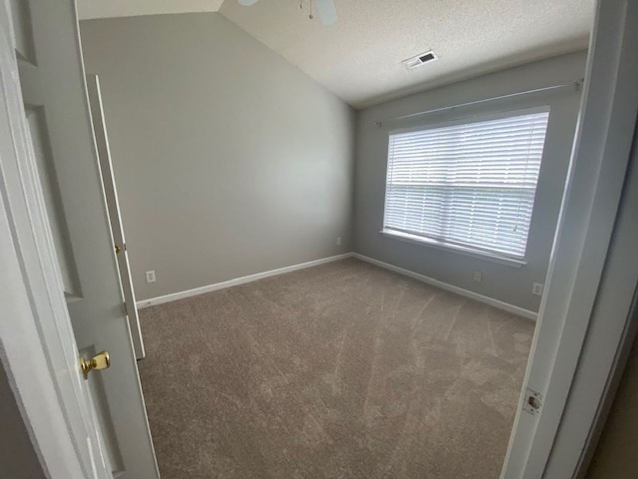 96 Tannenbaum Cir - Photo 7 of 35