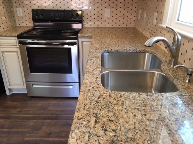 2817 Beechwood Dr - Photo 3 of 21