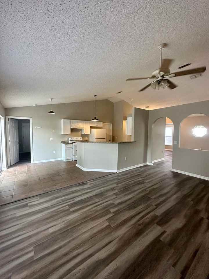 1007 Mayfair Pl - Photo 2 of 15