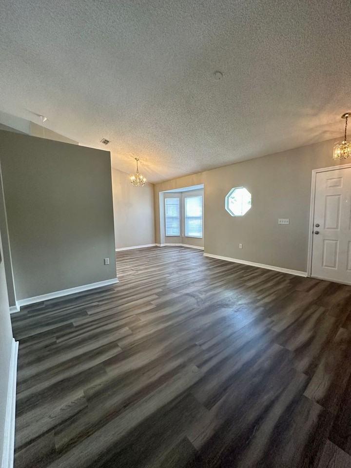 1007 Mayfair Pl - Photo 4 of 15