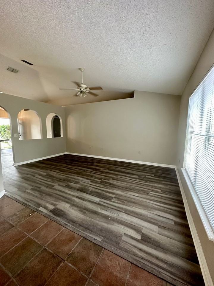 1007 Mayfair Pl - Photo 7 of 15