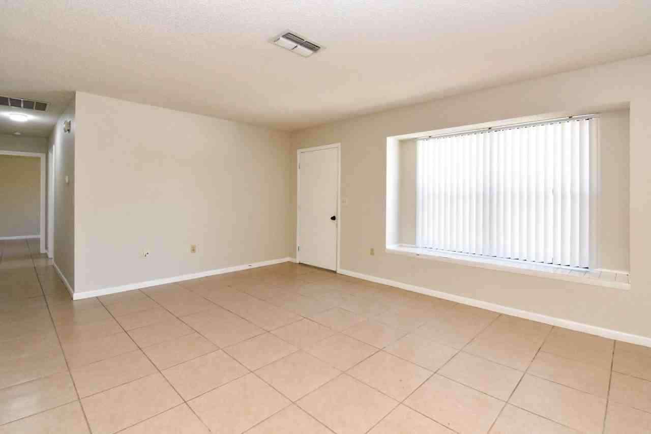 27 Sapphire Run - Photo 4 of 15