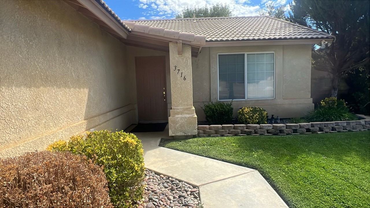 3716 Wyandotte Ln - Photo 2 of 26