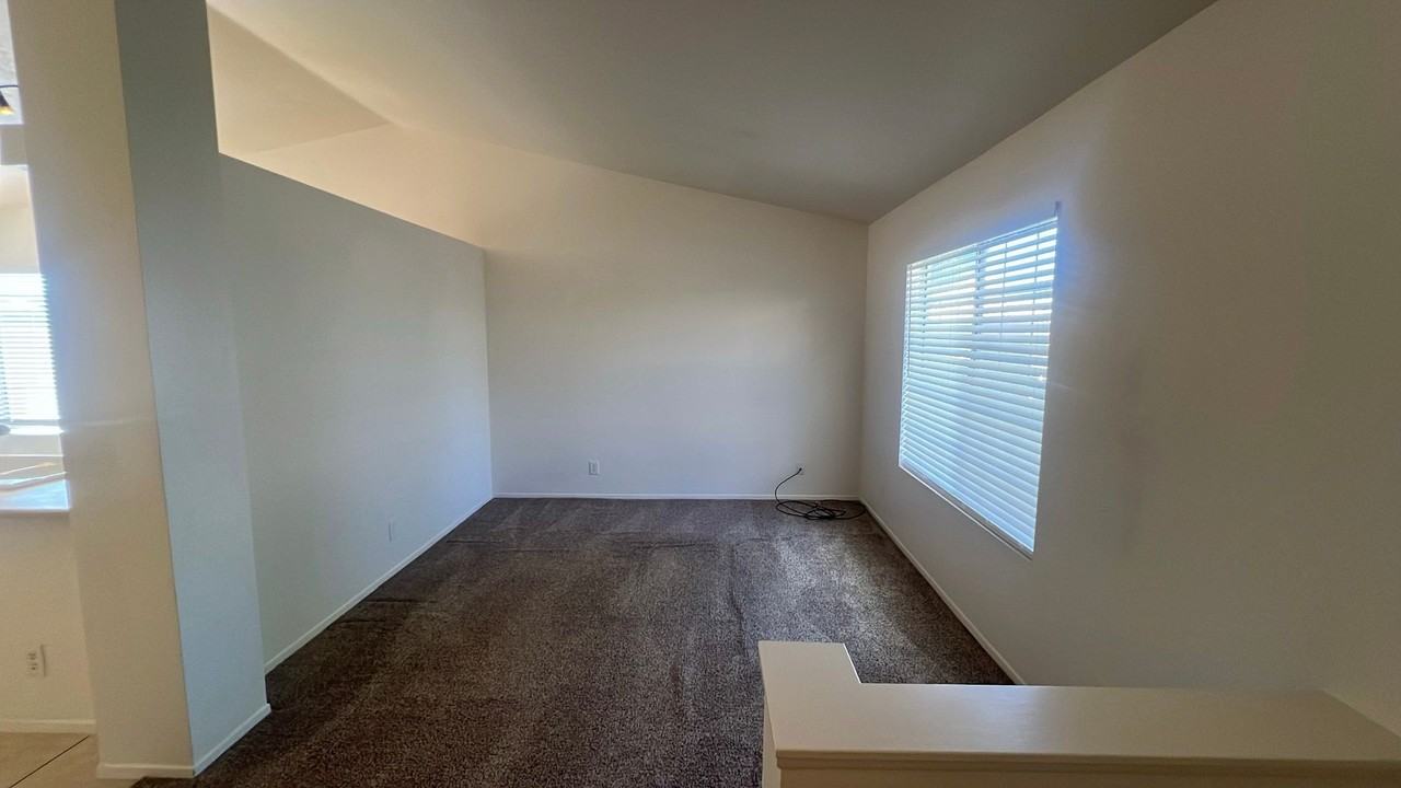 3716 Wyandotte Ln - Photo 3 of 26