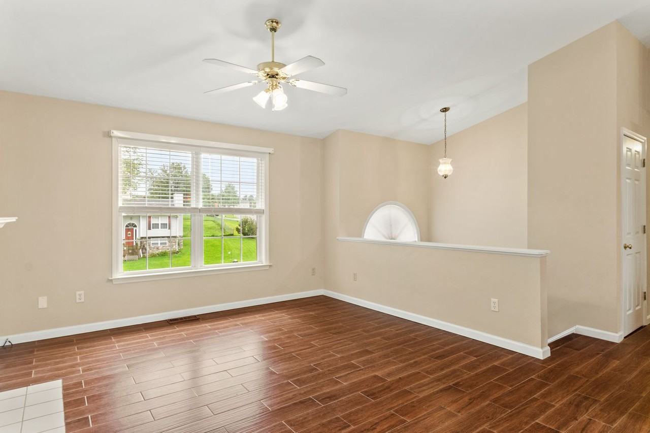 70 Johns Ct - Photo 2 of 22