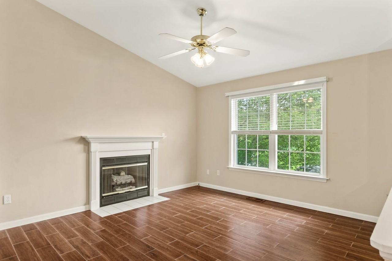 70 Johns Ct - Photo 3 of 22