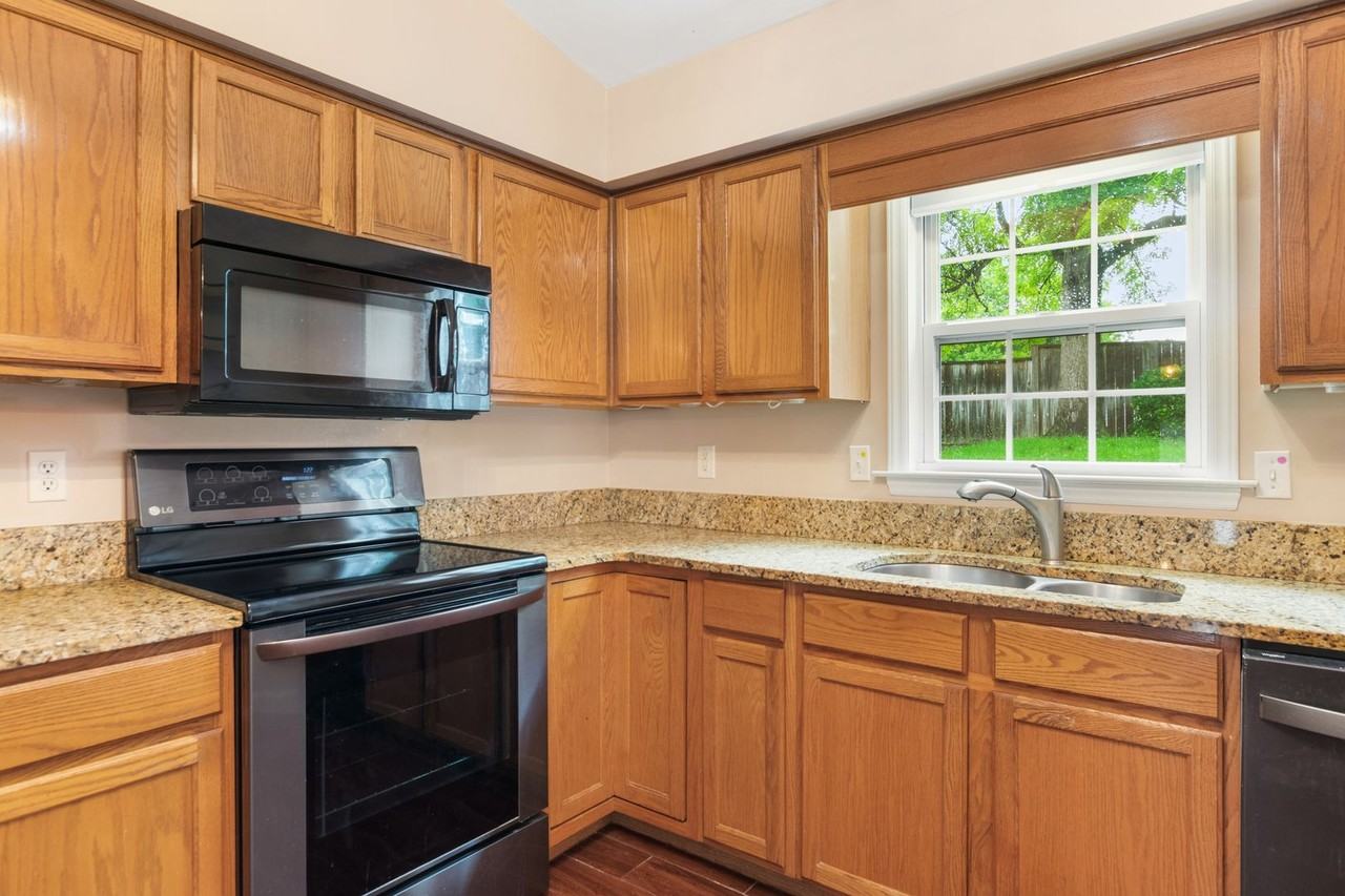 70 Johns Ct - Photo 5 of 22