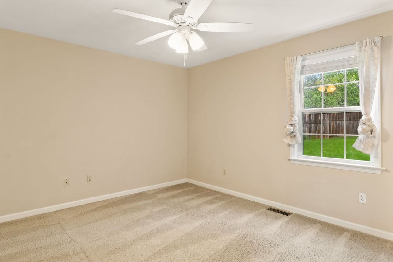 70 Johns Ct - Photo 7 of 22