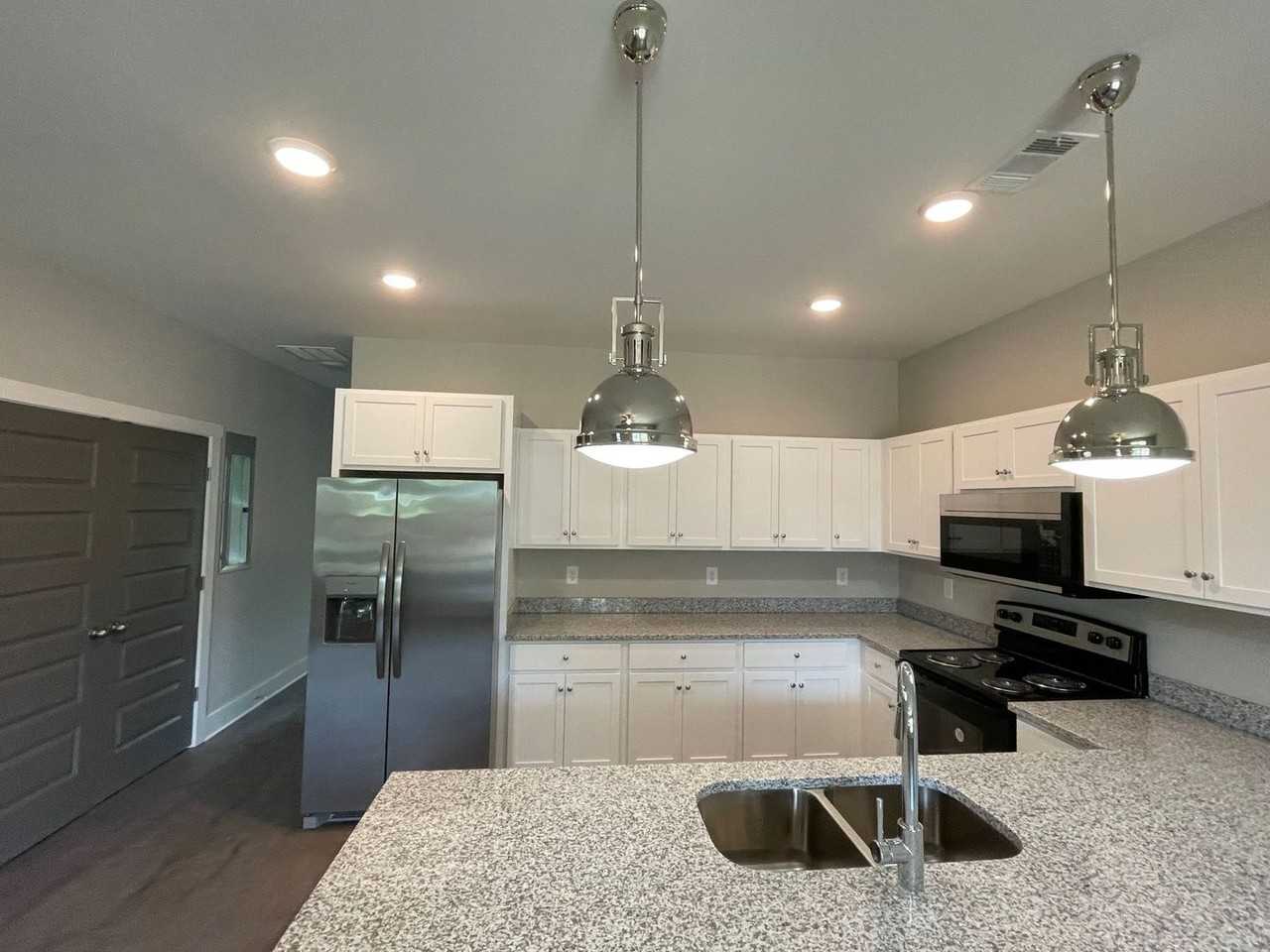 249 Madison Hts - Photo 4 of 17