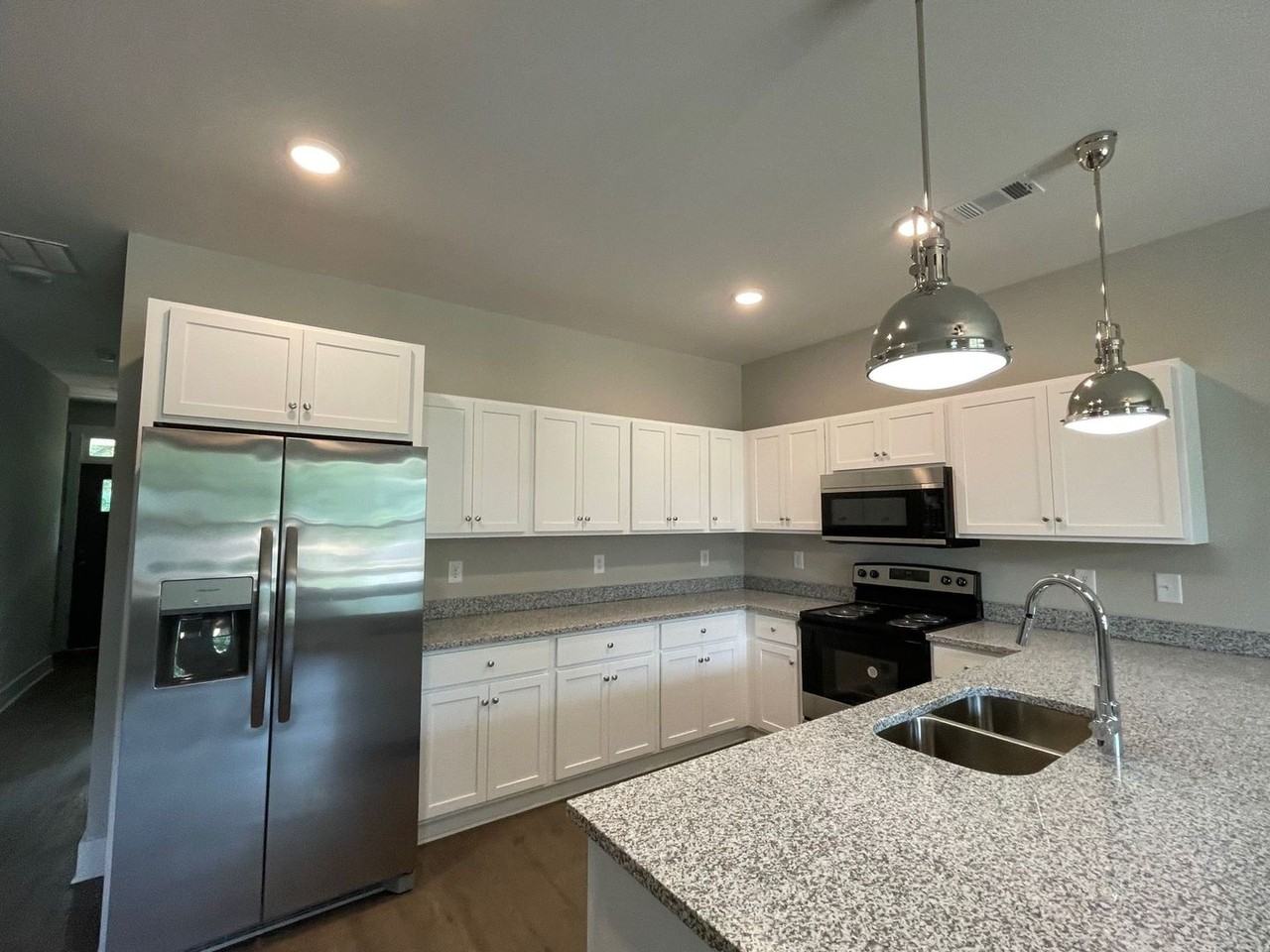 249 Madison Hts - Photo 5 of 17