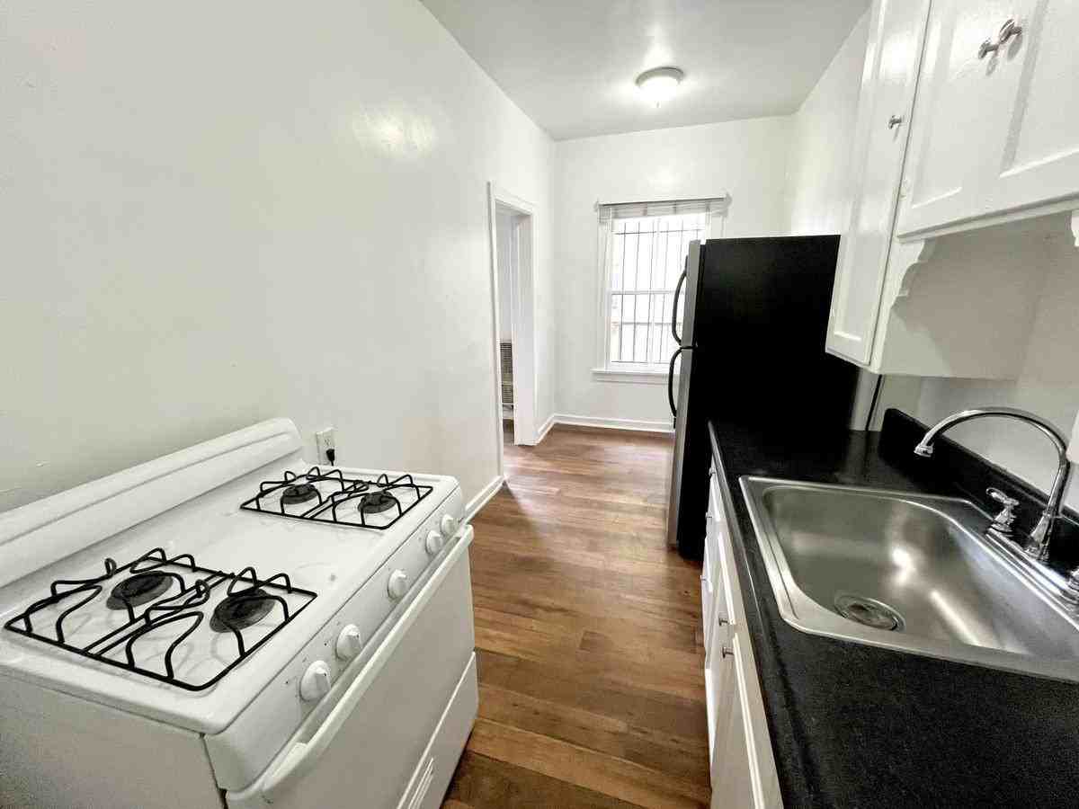 357 S Alvarado St - Photo 2 of 37