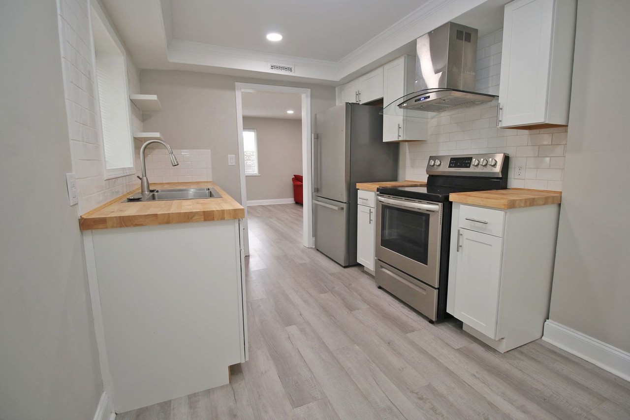 1205 Butler St - Photo 4 of 25