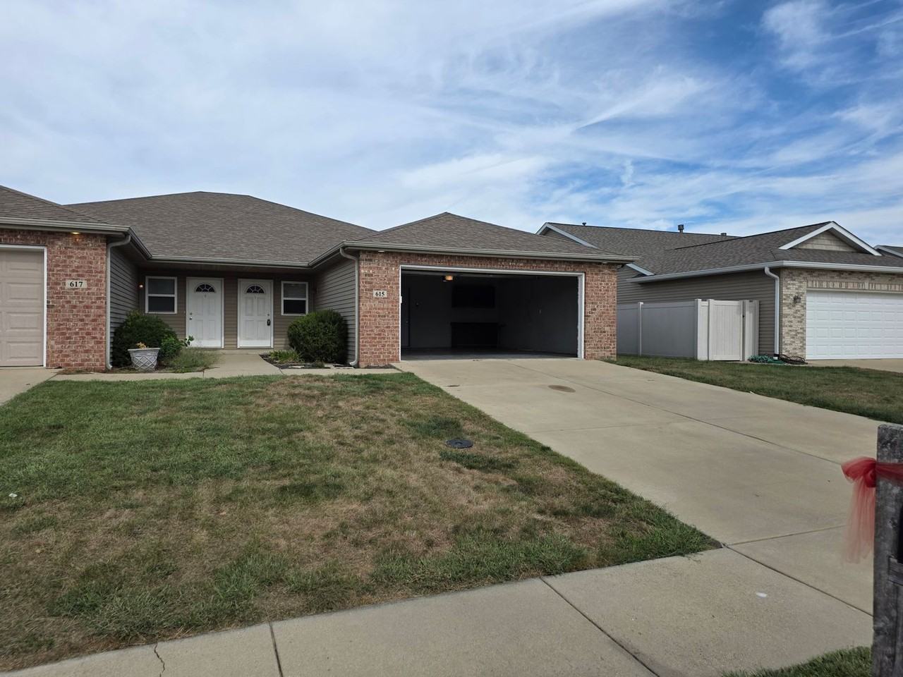 615 Jetty Dr - Photo 2 of 12