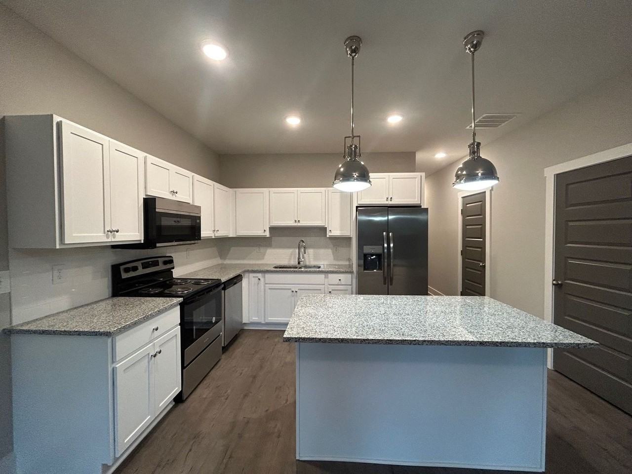 247 Madison Hts - Photo 4 of 19