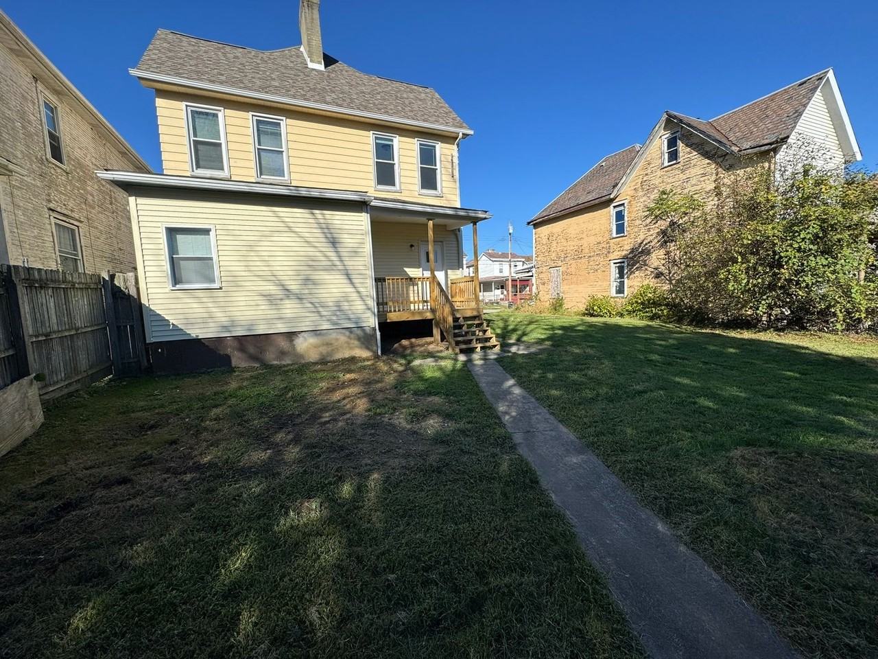 913 Union Ave - Photo 5 of 44