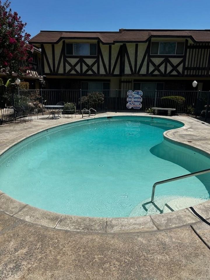 600 Lansing Dr #16 - Photo 4 of 16