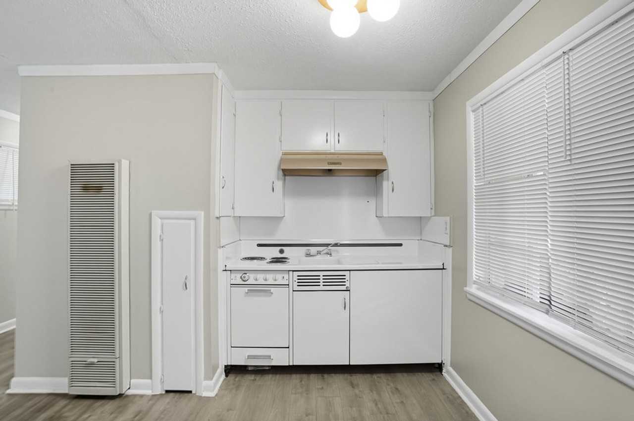 1644 S Knoxville Ave - Photo 2 of 48