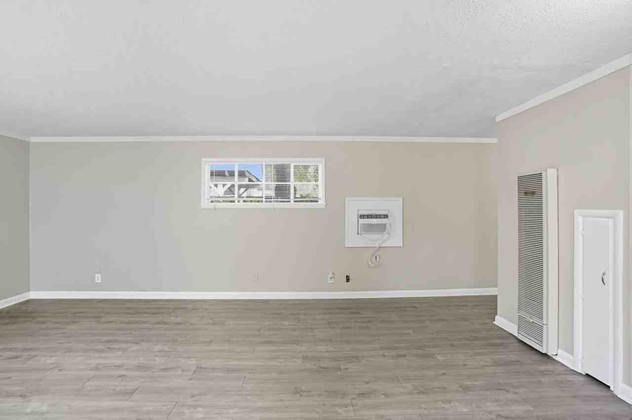 1644 S Knoxville Ave - Photo 3 of 48