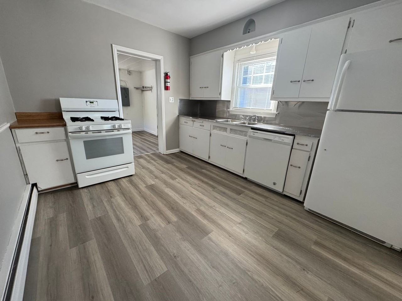 2012 Sandown Rd - Photo 3 of 16