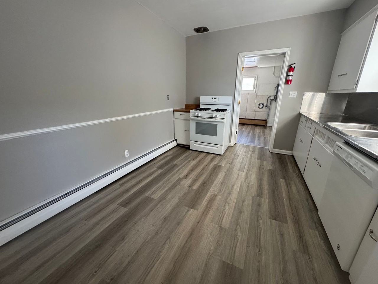 2012 Sandown Rd - Photo 4 of 16