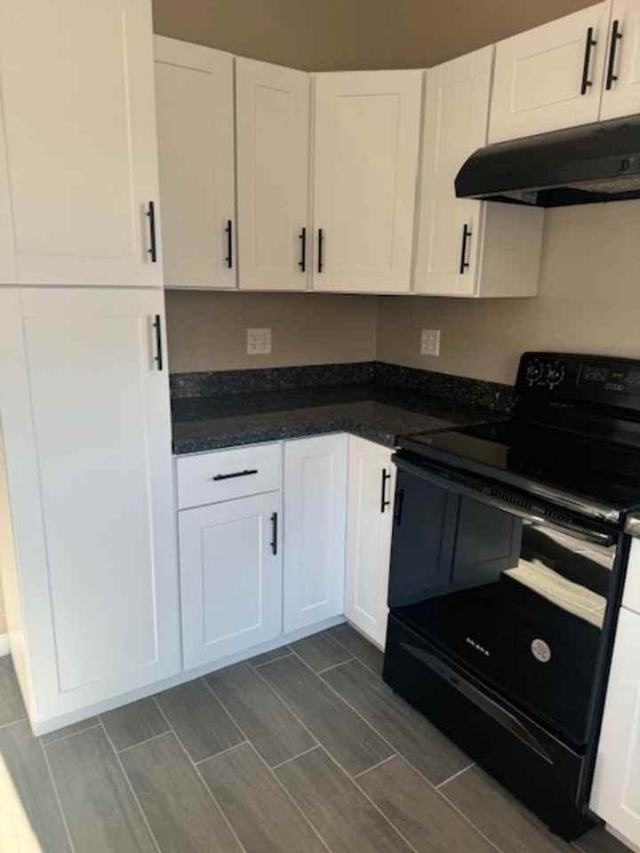 520 Anderson Ave - Photo 6 of 9