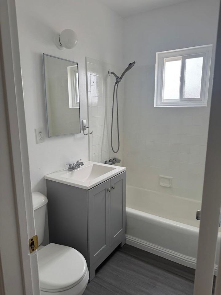 840 S Greenwood Ave - Photo 2 of 8