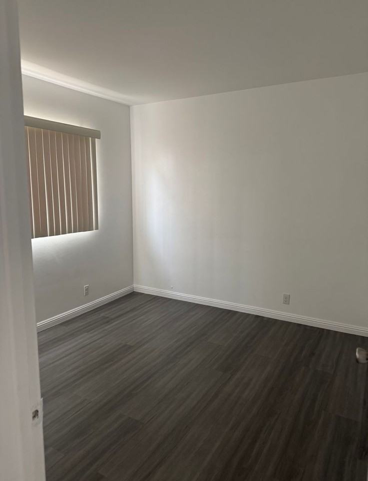 840 S Greenwood Ave - Photo 3 of 8