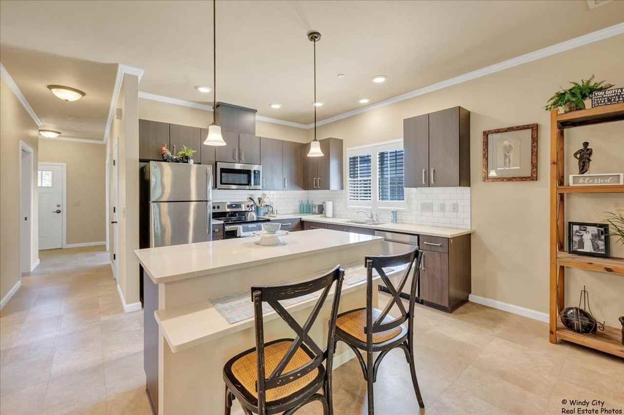 517 W Rand Rd - Photo 2 of 6