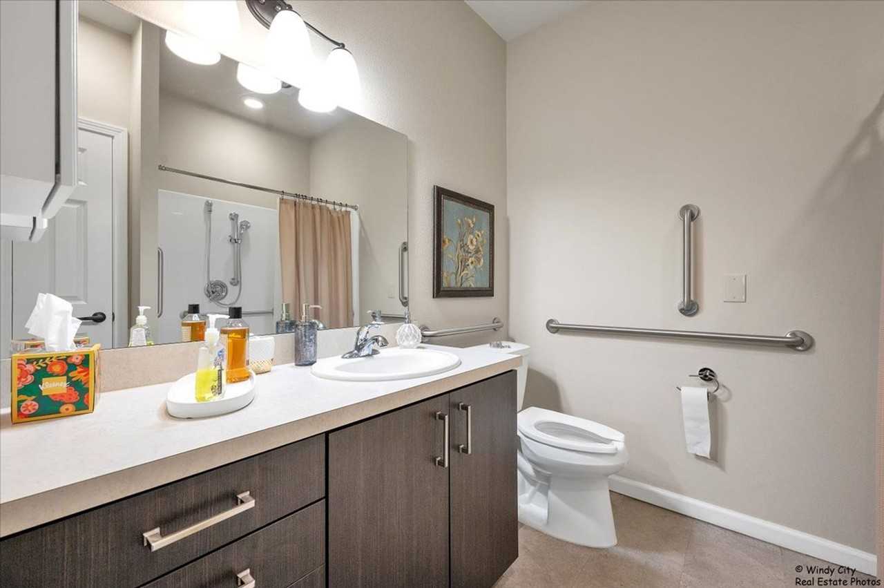 517 W Rand Rd - Photo 3 of 6