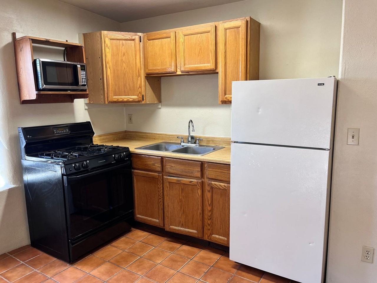 3130 W. Rock Hill Road - Photo 3 of 33