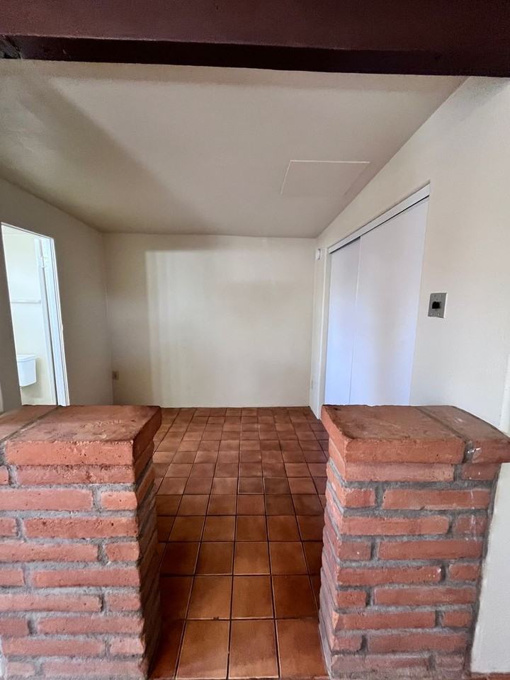 3130 W. Rock Hill Road - Photo 6 of 33