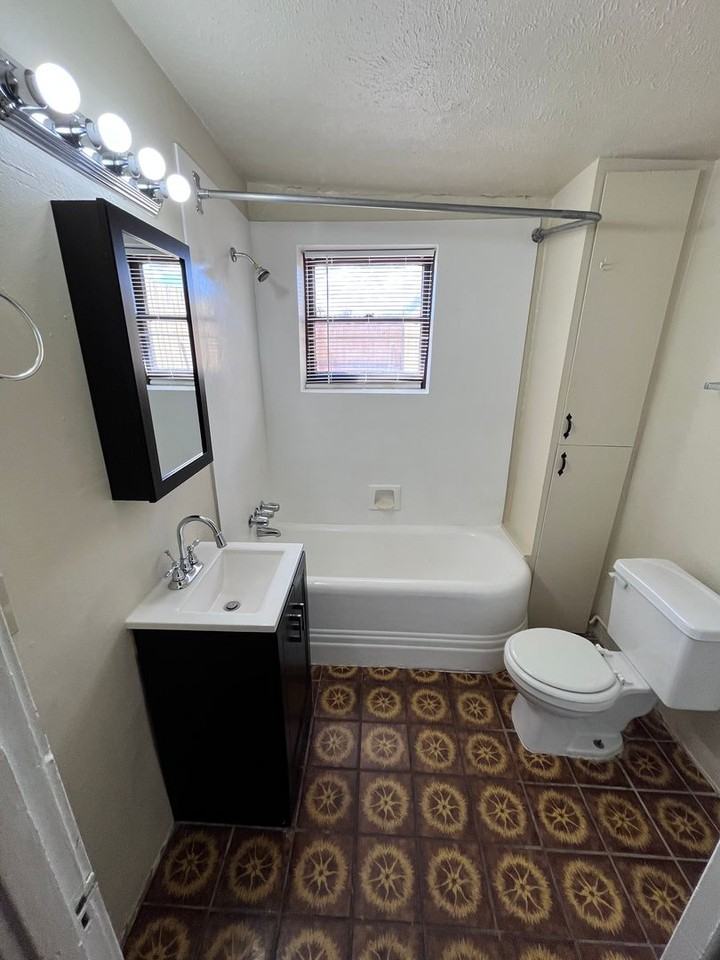 3130 W. Rock Hill Road - Photo 7 of 33