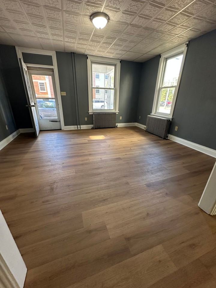 42 N Chestnut St - Photo 2 of 30