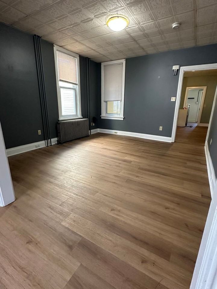 42 N Chestnut St - Photo 4 of 30