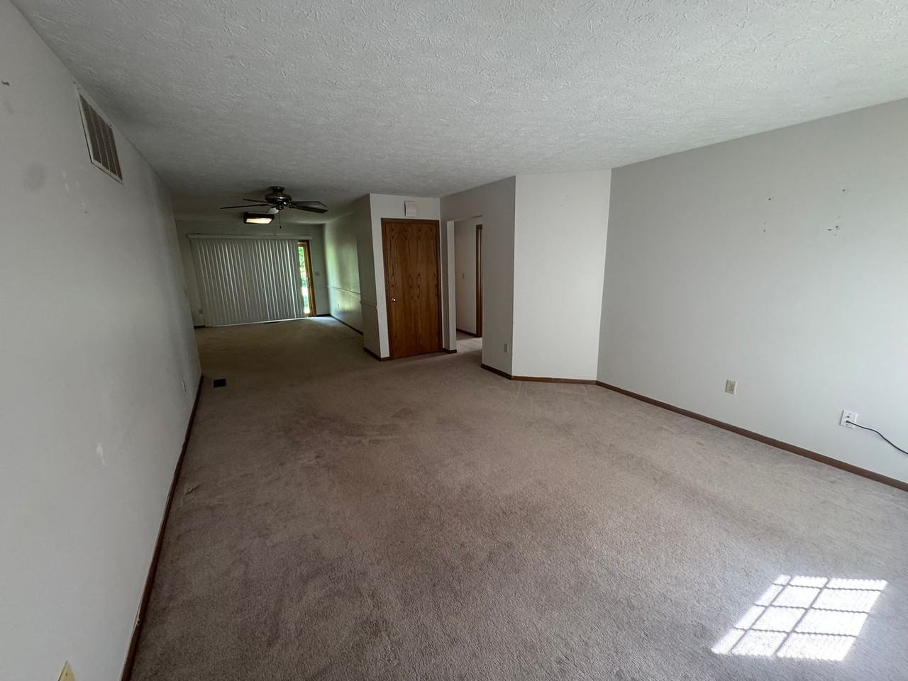 1302 Frank Dr - Photo 2 of 8