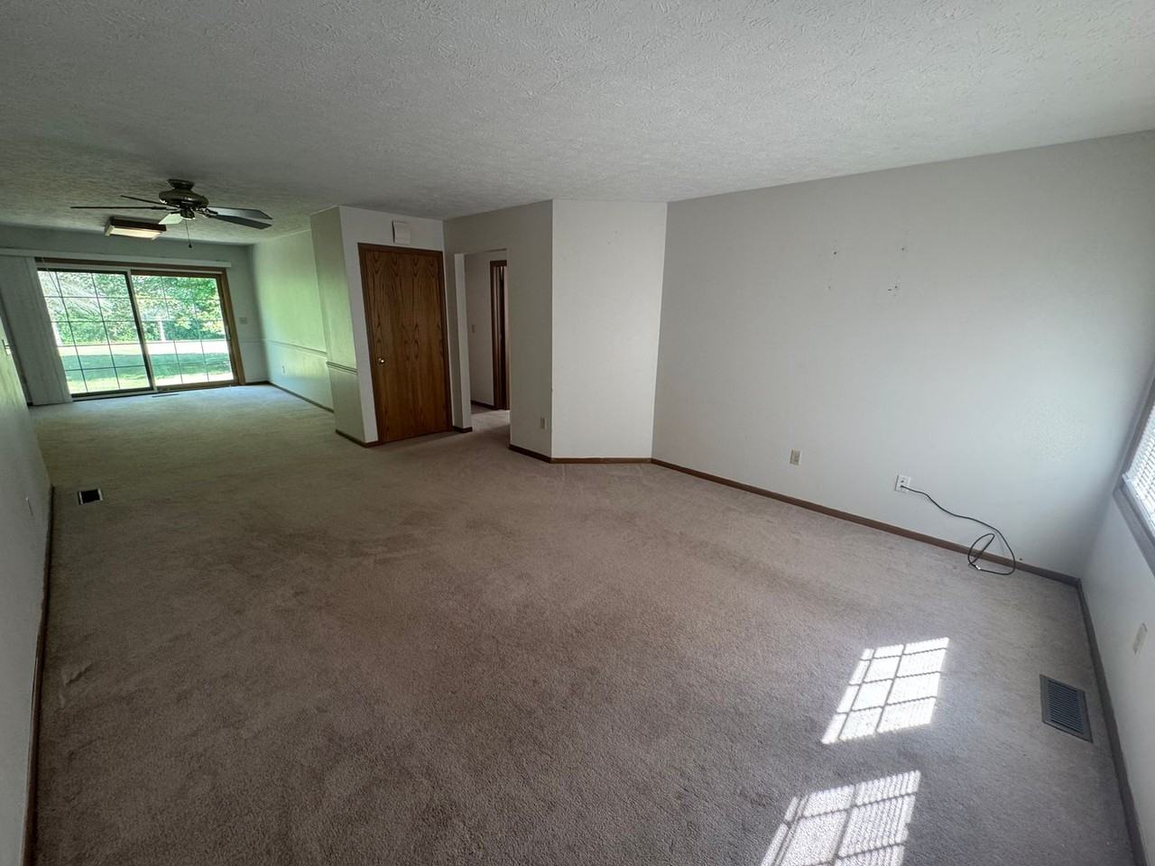 1302 Frank Dr - Photo 3 of 8