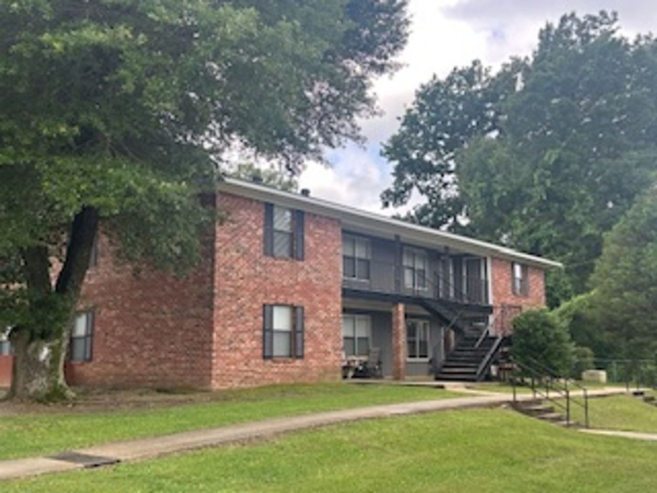 River Hills Apartment Homes - Photo 2 of 6