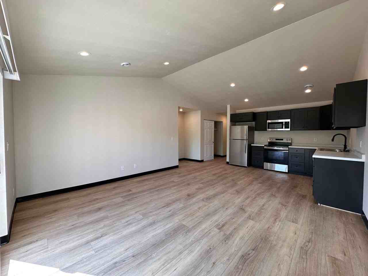 1673 Amy St - Photo 2 of 34