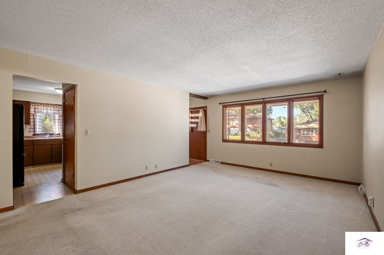 9605 Binney St - Photo 2 of 19